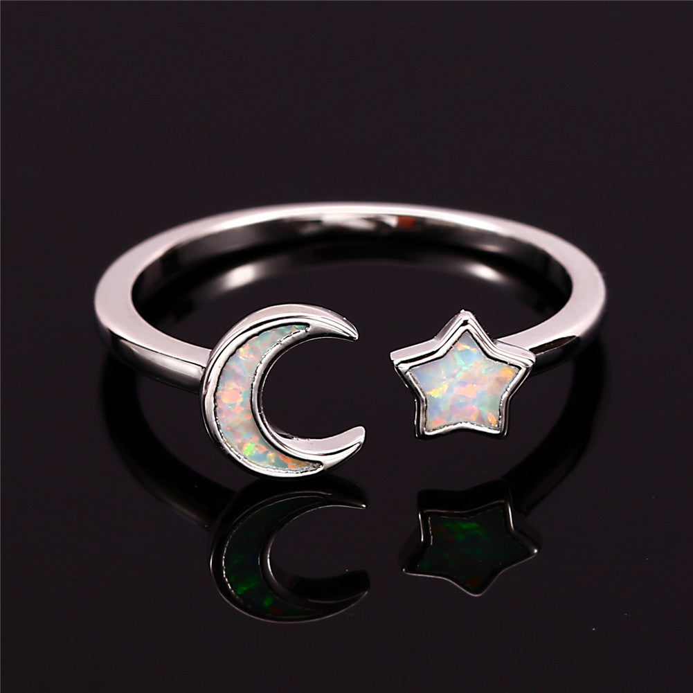 Damen Ring mit kunstvollem Mond- und Sternmotiv aus schimmerndem Opal Shop Nory
