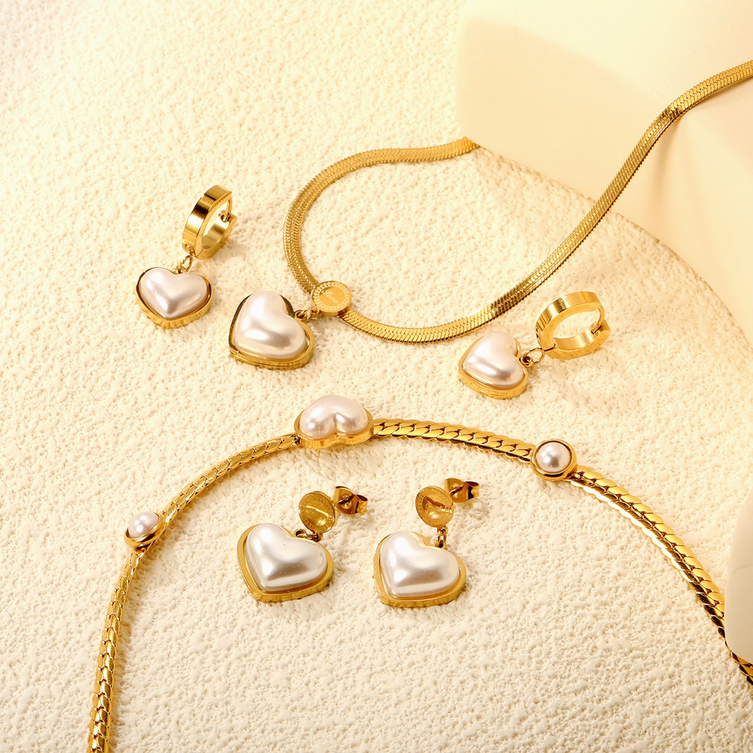 Damen Schmuckset mit Herz-Anhängern und perlverzierten Details Shop Nory