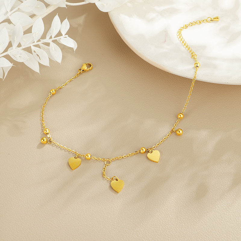 Damen zarte Fußkette mit herzförmigen Anhängern und glänzenden Kugeldetails Shop Nory