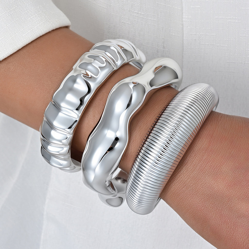 Damenarmreif mit geschwungenem Design und glänzender Oberfläche Shop Nory