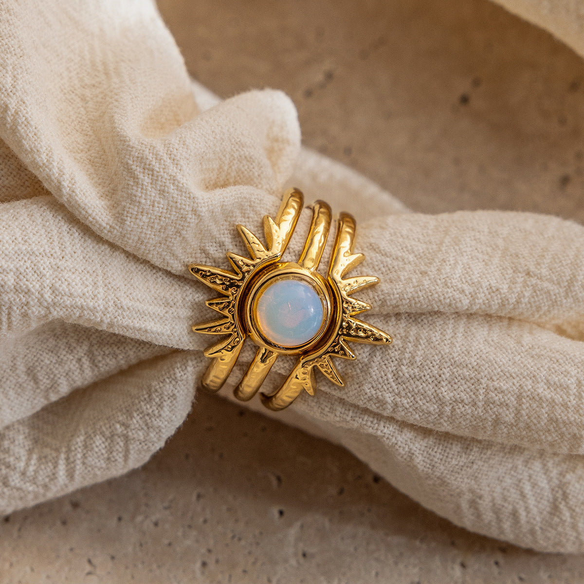 Damen Offener Ring mit kunstvollem Sonnenmotiv und hochwertigem Zirkon Shop Nory