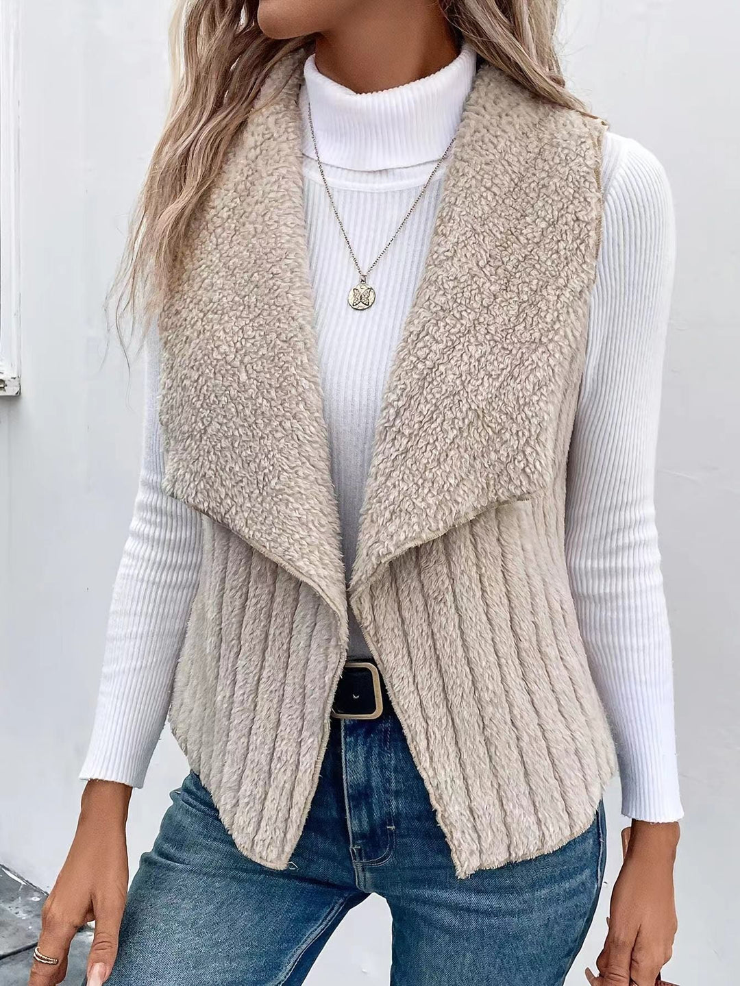 Damen nan kuschelige ärmellose Teddy-Fleece-Weste mit großem Schalkragen und strukturierter Rippenoptik Shop Nory