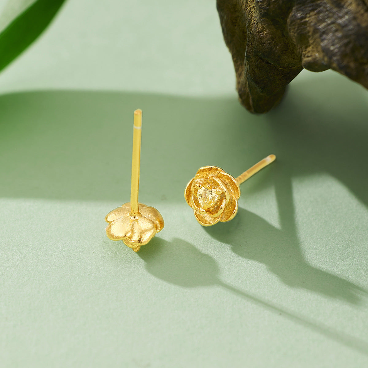 Damen Ohrstecker im eleganten Blumen-Design Shop Nory