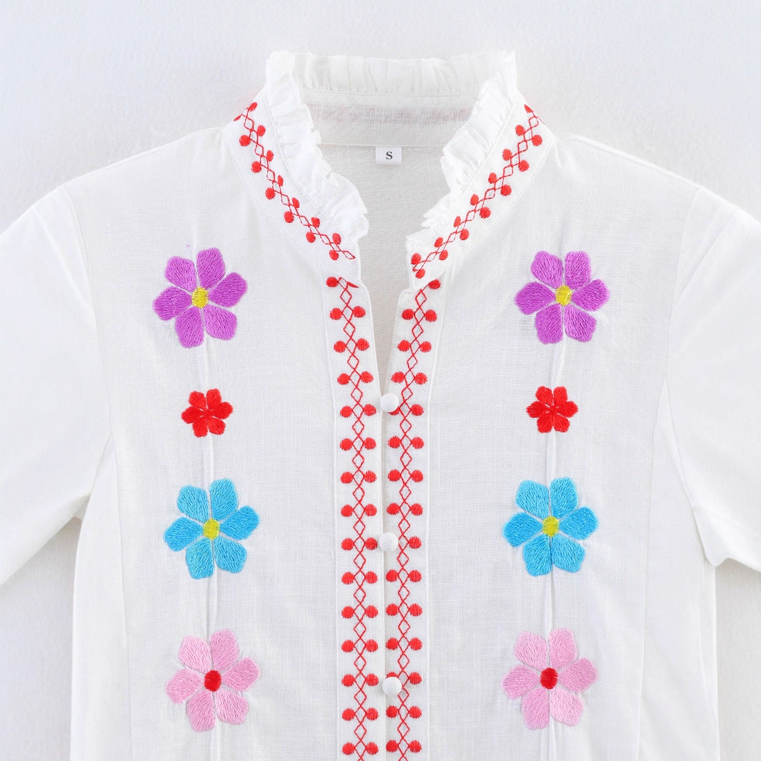 Damen Bluse mit bunten Stickereien und romantischem Rüschendesign