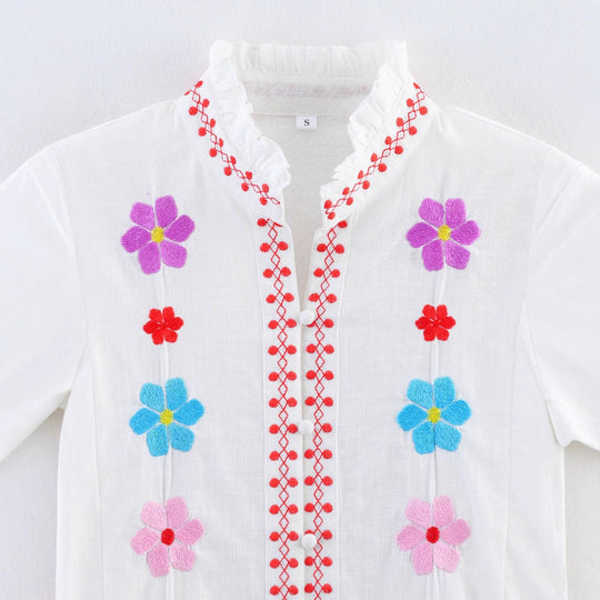 Damen Bluse mit bunten Stickereien und romantischem Rüschendesign