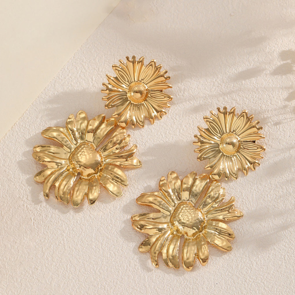 Damen Ohrringe mit floralem Design und luxuriösem Goldfinish Shop Nory
