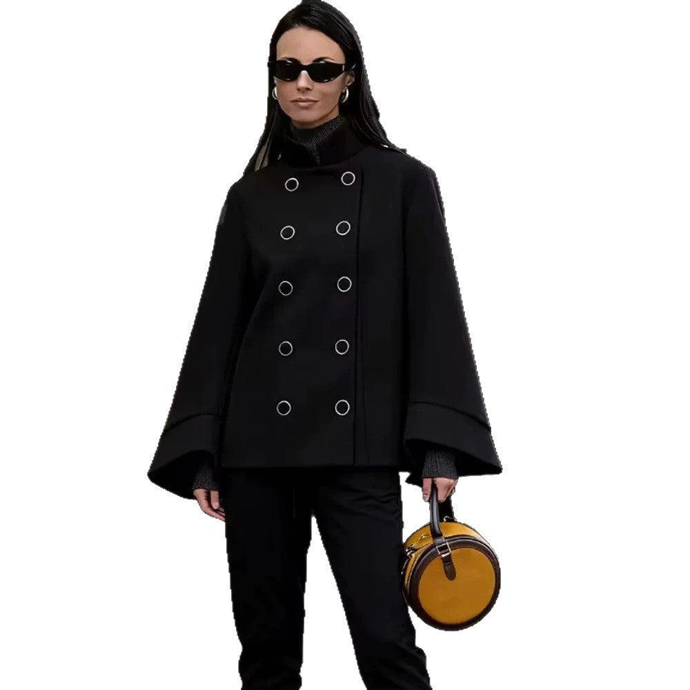 Damen Kurz geschnittene Doppelreihige Jacke mit Stehkragen, Ösen‑Detail und weiten Manschetten Shop Nory