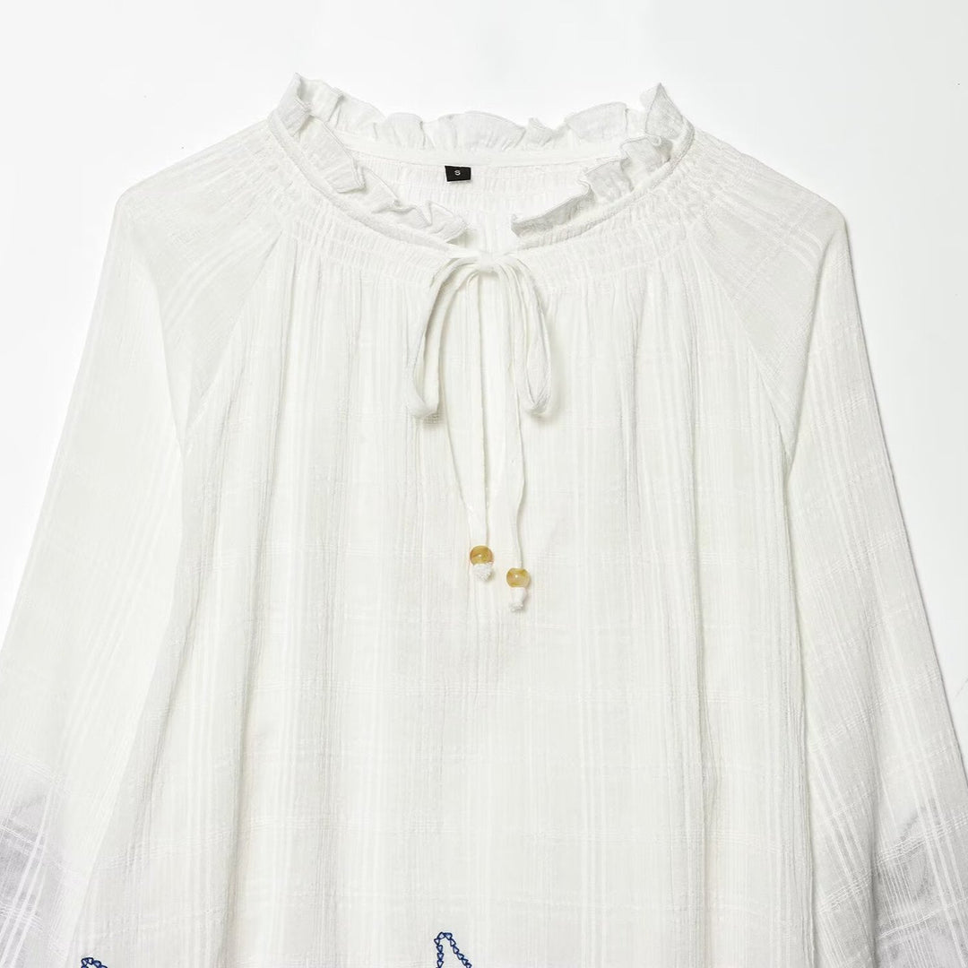 Damen bestickte Baumwoll-Tunika mit Volantkragen, Smokdetails und Bindeband Shop Nory