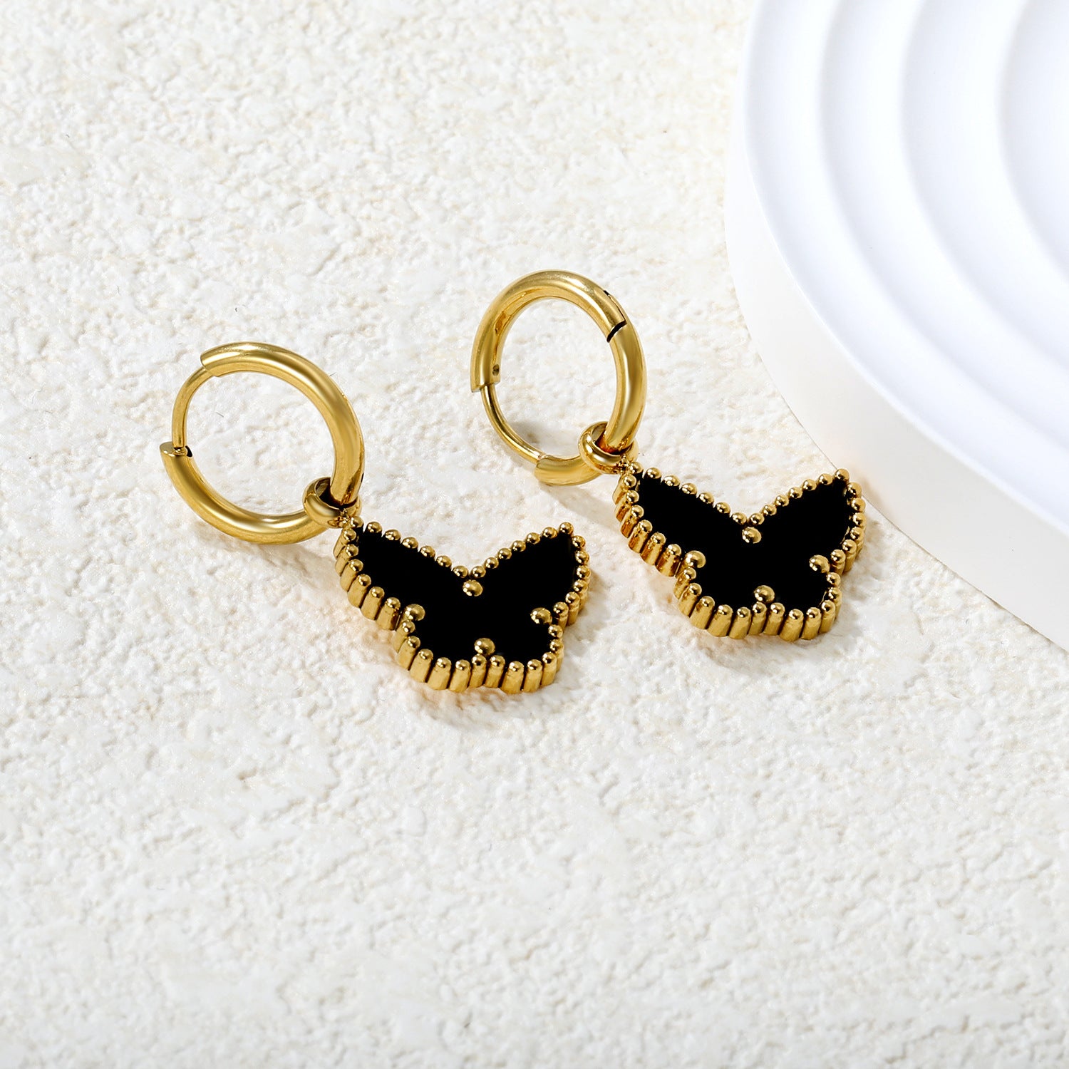 Damen Hängende Ohrstecker mit verspieltem Schmetterlingsdesign und hochwertigem goldplattierten Edelstahl Shop Nory