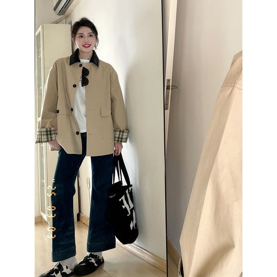 Damen Kurztrenchjacke im Oversize-Schnitt mit Kontrastkragen und karierten Umschlagmanschetten Shop Nory