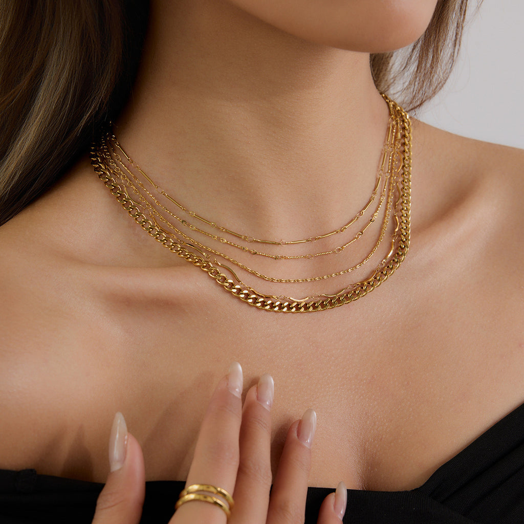 Damen Halskette aus hypoallergenem Edelstahl mit eleganten Wellenmotiven Shop Nory