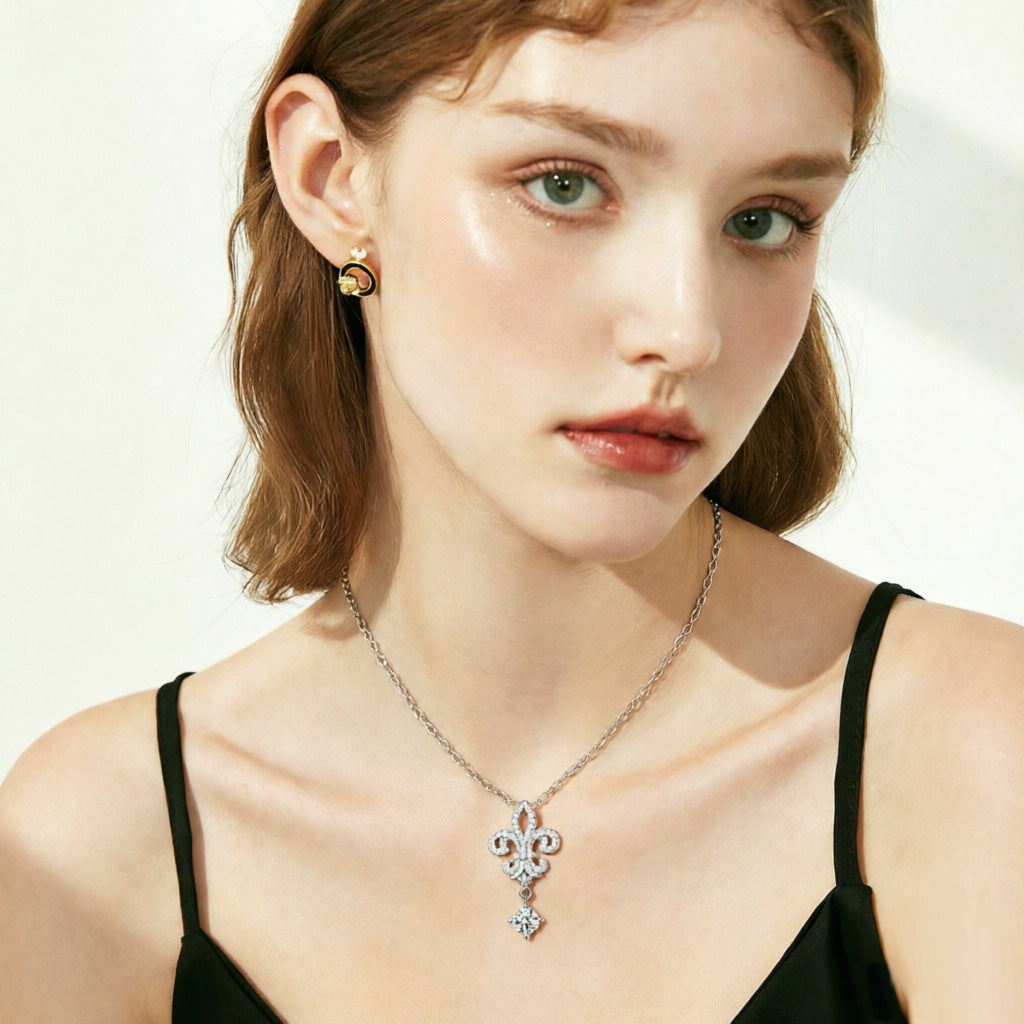 Damen Halskette mit floralen Design und funkelndem Anhänger Shop Nory