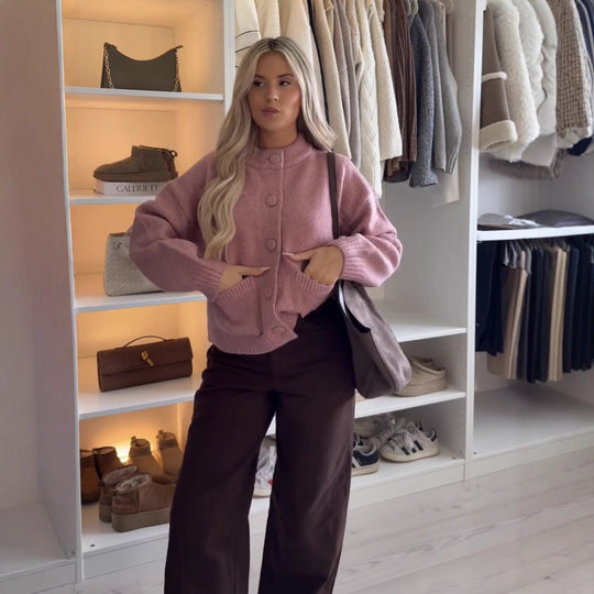 Damen Feinstrick‑Cardigan mit Rundhals, aufgesetzten Taschen und kastiger Silhouette Shop Nory