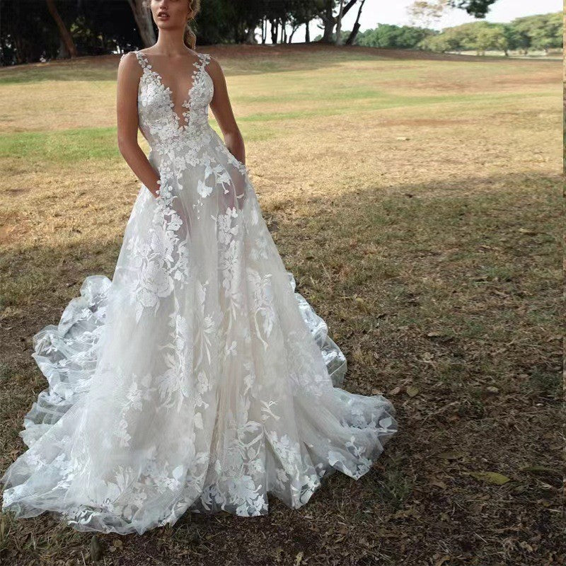 Damen Hochzeitskleid mit aufwendiger Spitze