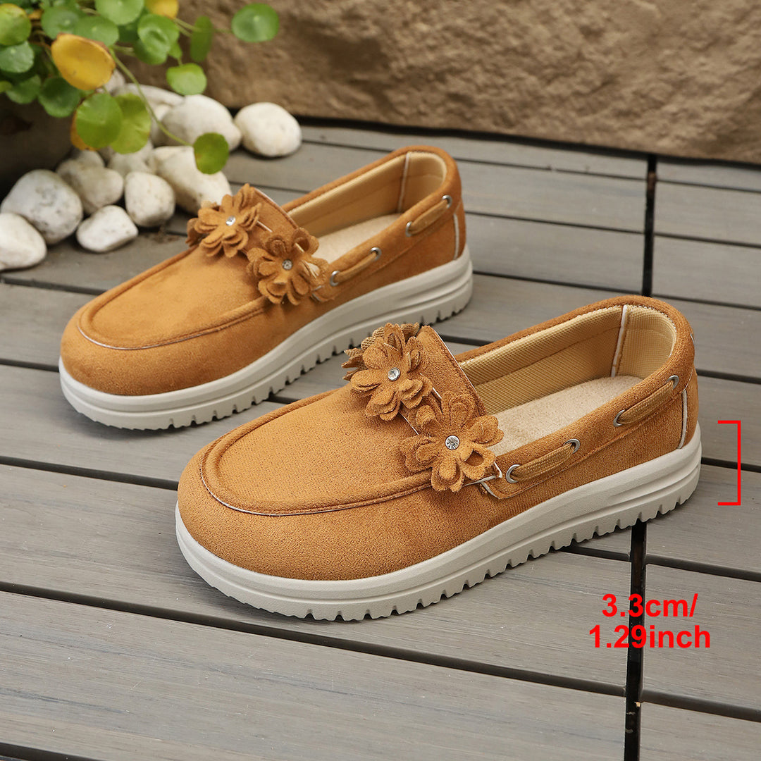 Damen Velours‑Slipper mit Blumenapplikation und profilierter Plateau‑Sohle Shop Nory