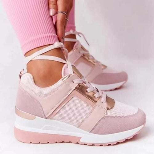 Damen Keil-Sneaker mit perforiertem Obermaterial, gepolstertem Komfortkragen und reflektierenden Metalldetails Shop Nory