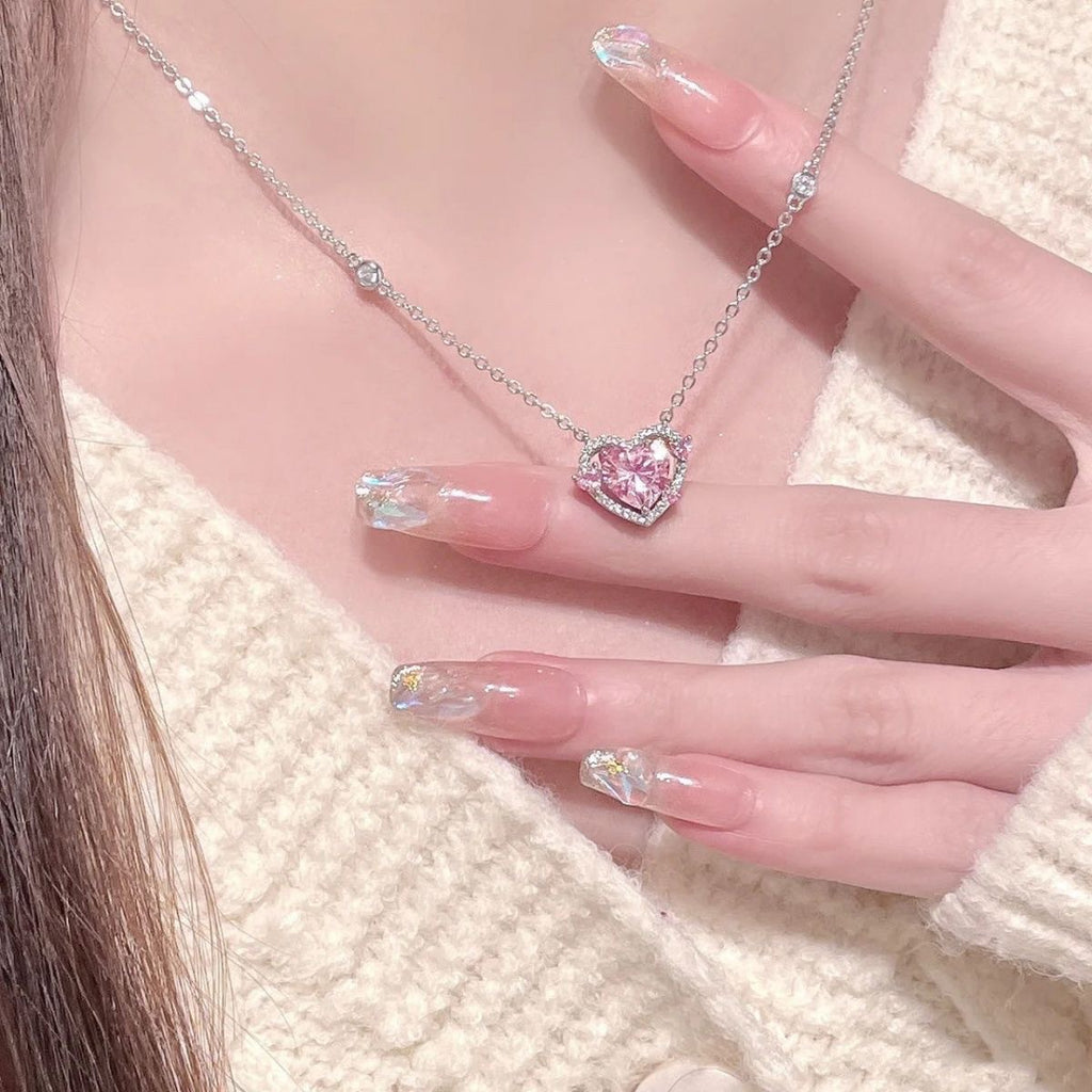 Damen Halskette mit herzförmigem, funkelndem Kristall und eleganter Silberkette Shop Nory