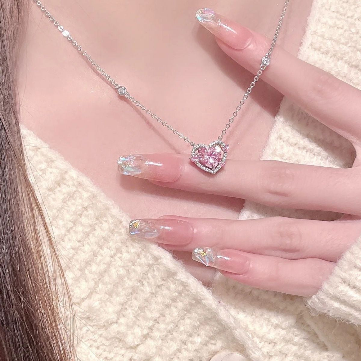 Damen Halskette mit herzförmigem, funkelndem Kristall und eleganter Silberkette Shop Nory