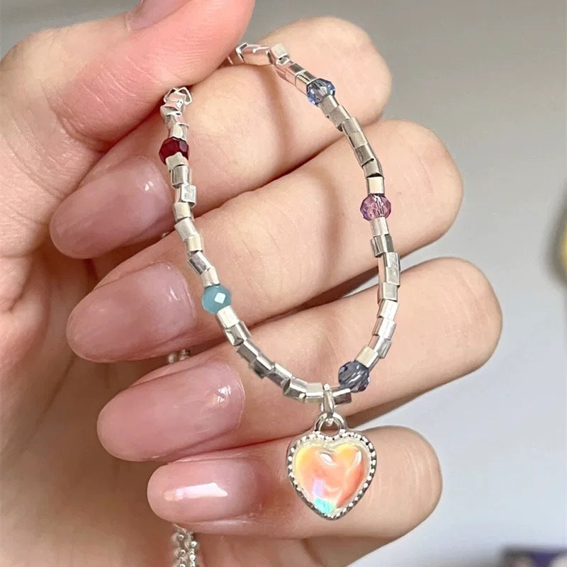 Damen Halskette mit einzigartigem Herzanhänger und bunten Perlendetails Shop Nory