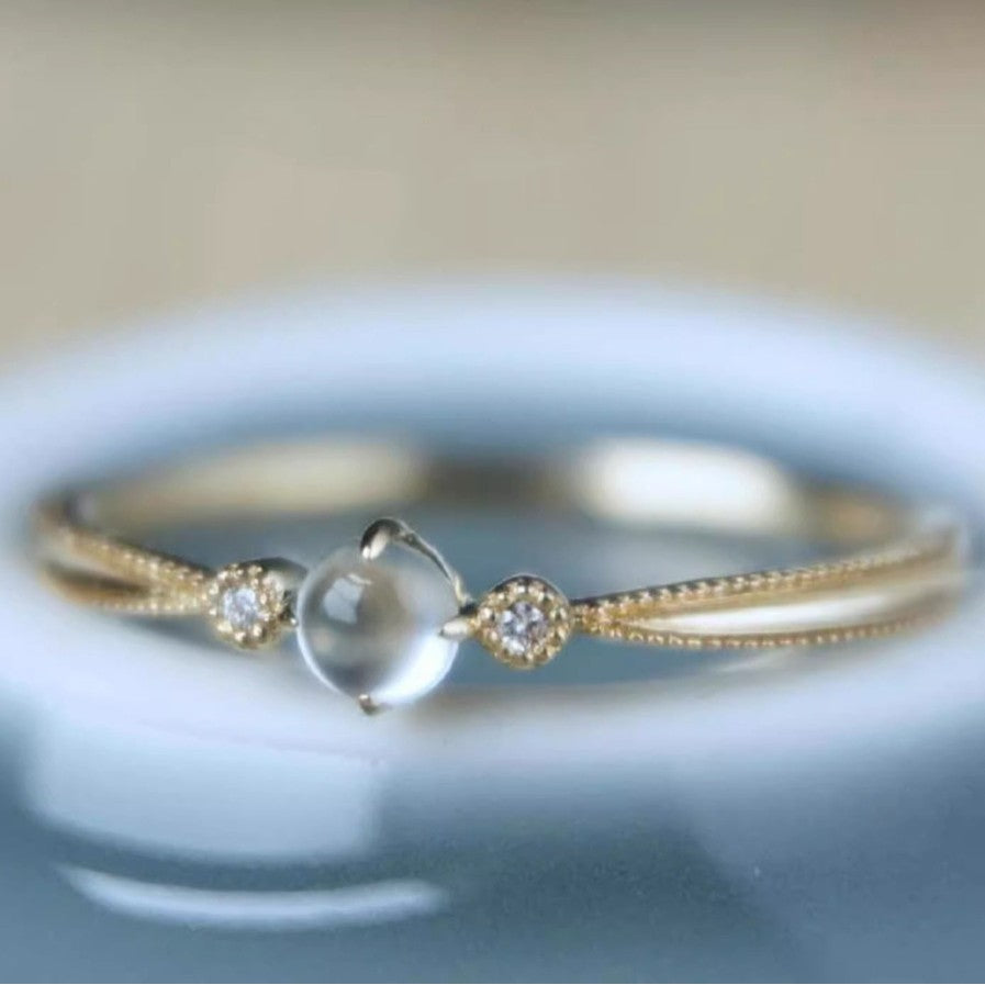 Damen zierlicher Goldring mit funkelndem Zirkonia und elegantem Stein Shop Nory