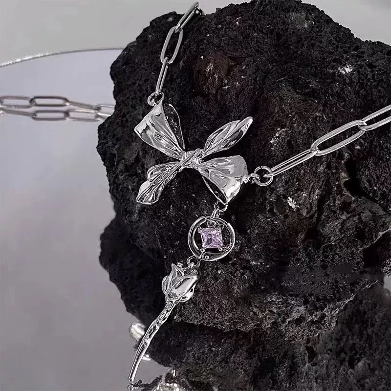 Damen Halskette mit verspieltem Schleifenanhänger und glitzerndem Zirkonia Shop Nory