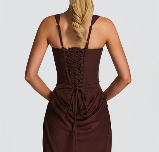 Damen Elegantes Maxikleid mit figurformendem Schnitt und zarten Drapierungen