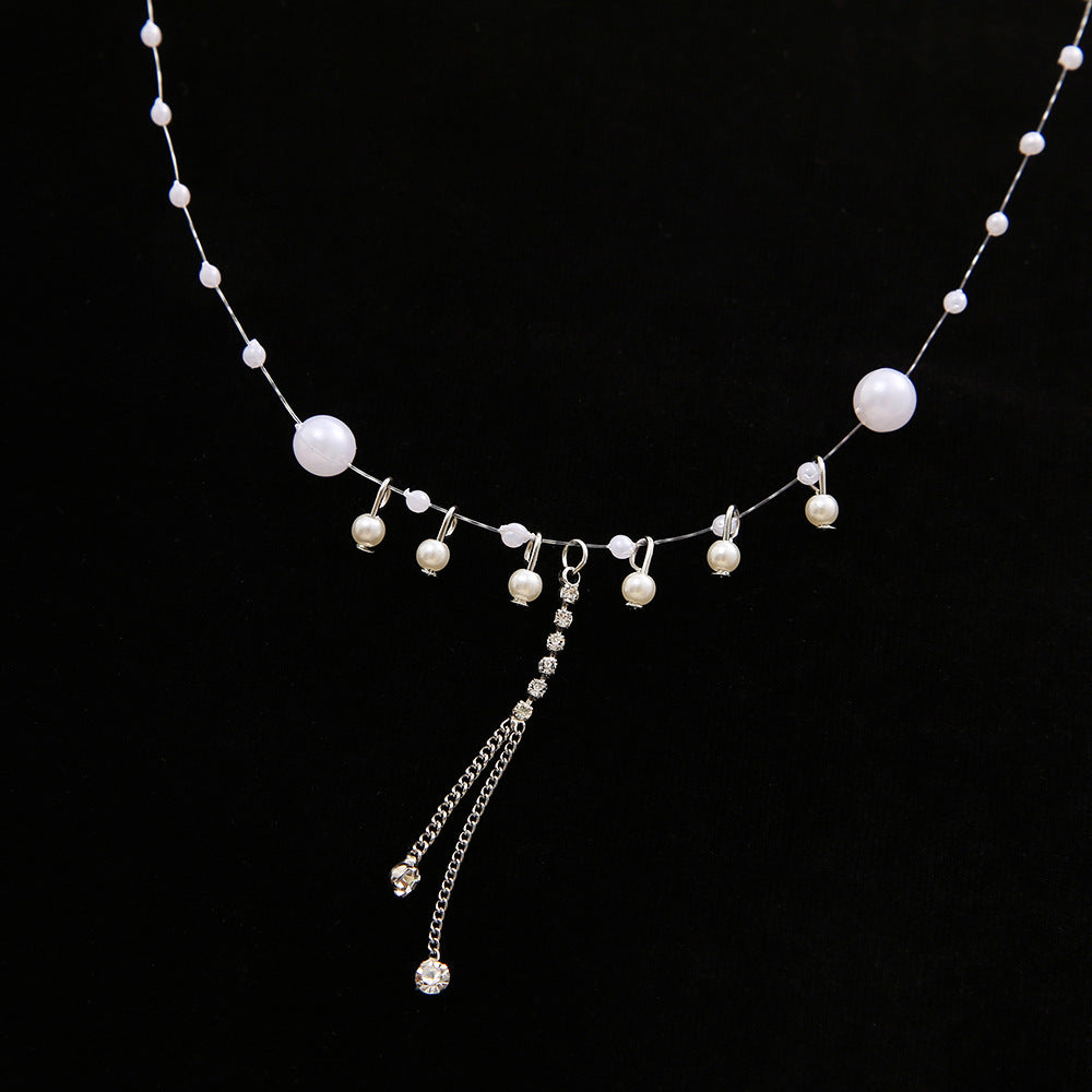 Damen Halskette mit filigranem Schmetterlingsdesign und funkelnden Perlen Shop Nory
