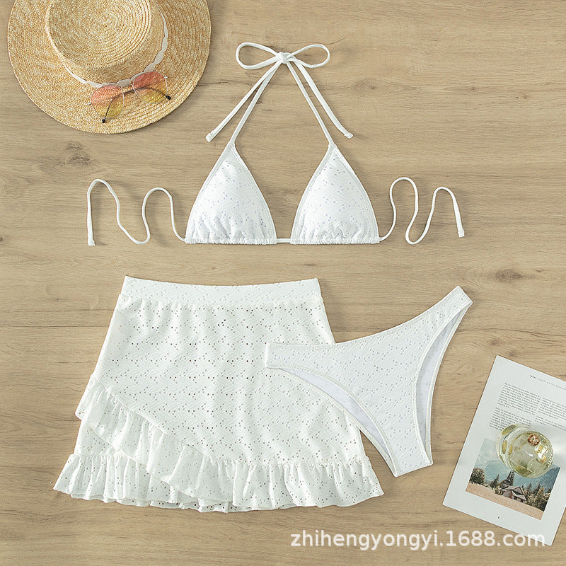 Damen Triangel-Bikini mit verspieltem Lochmuster und passendem Rock