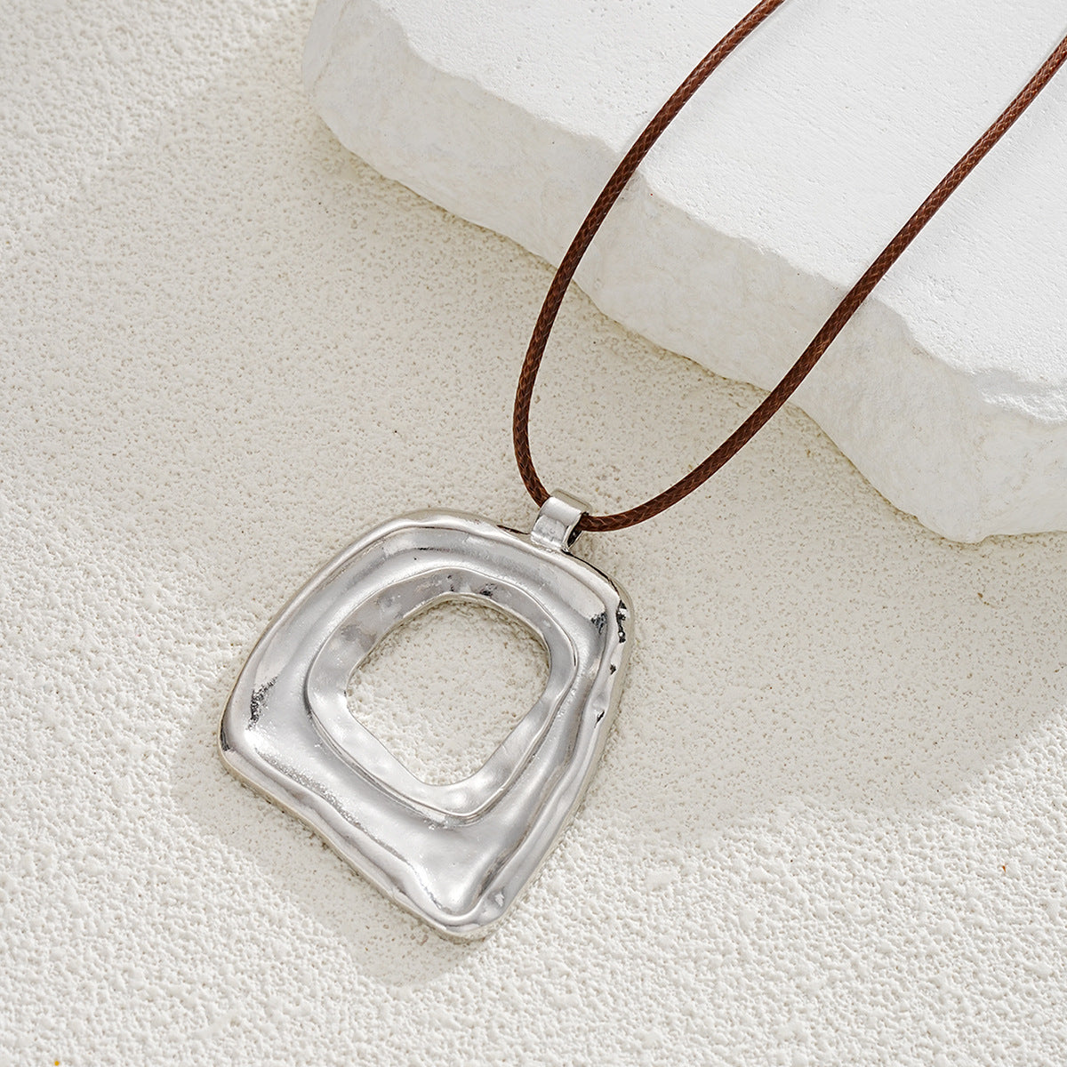 Damen moderne Anhängerkette aus hochwertigem Edelstahl mit künstlerischem Design Shop Nory