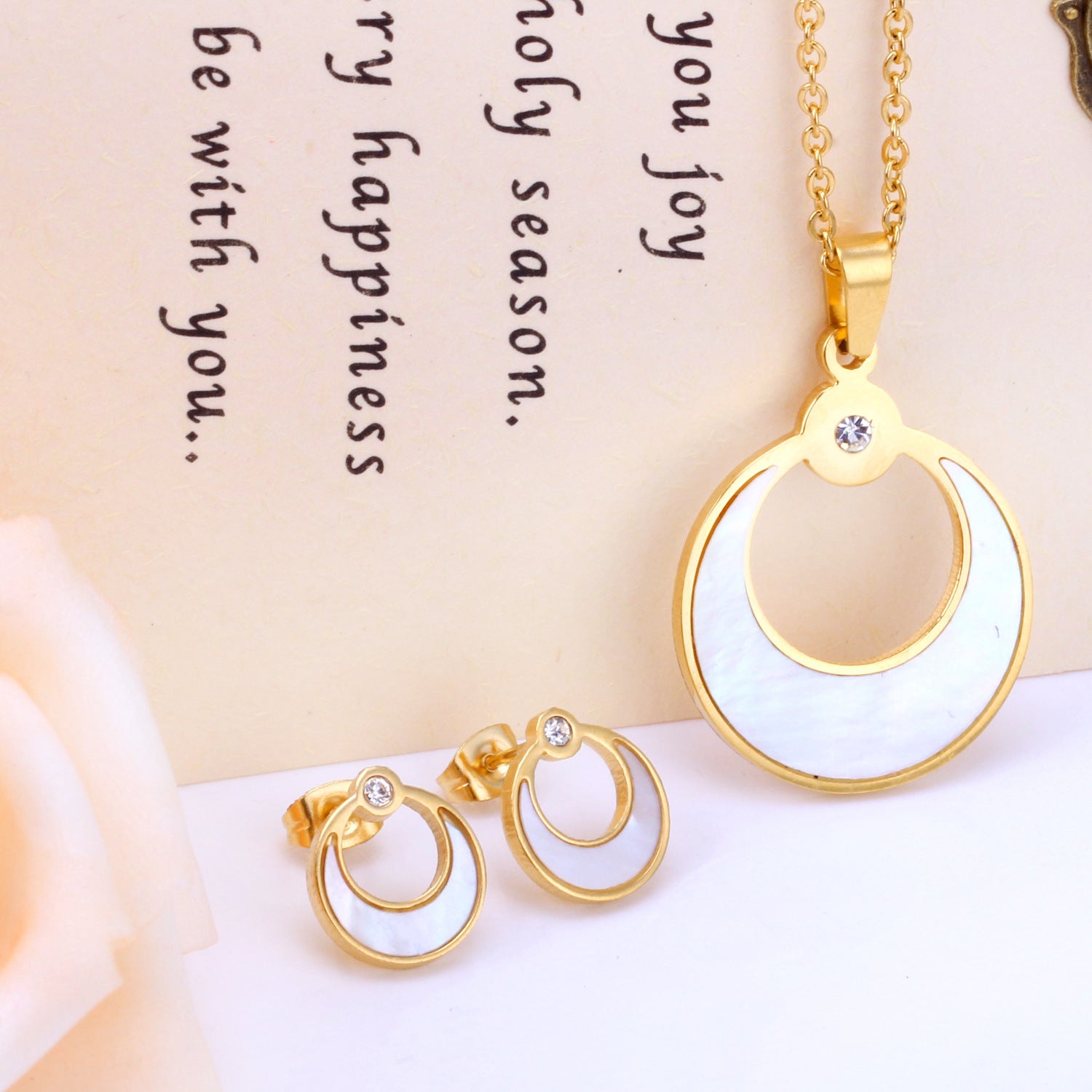 Damen Schmuckset mit eleganten Anhängern aus antiallergischem Edelstahl und funkelnden Zirkonia Shop Nory