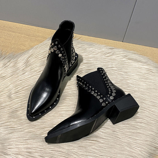 Damen Western-inspirierte Kurzschaft-Ankle-Boots mit spitzer Zehenpartie und Nietenbesatz Shop Nory