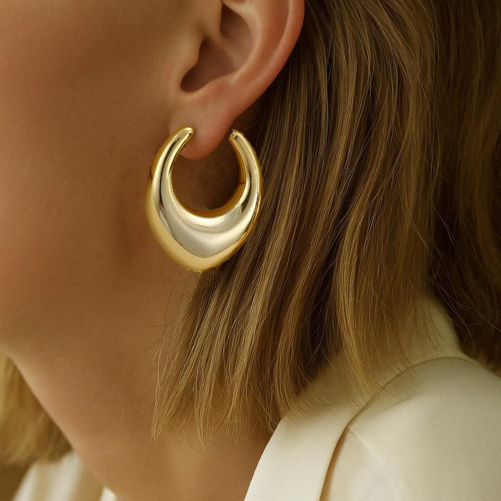 Damen große Creolen-Ohrstecker aus hochwertigem Metall mit glänzender Oberfläche Shop Nory