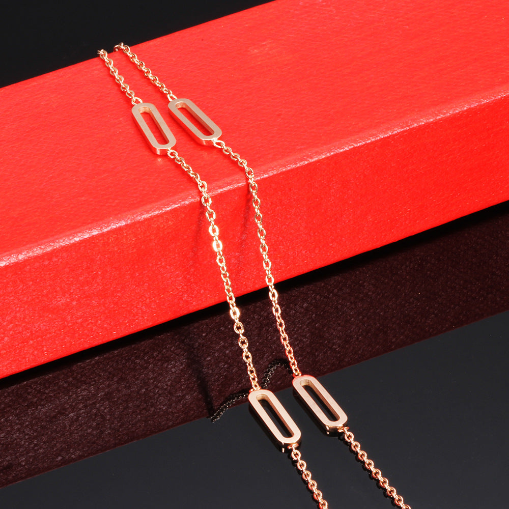 Damen Halskette mit modernem runden Anhänger und elegantem Kettendesign Shop Nory