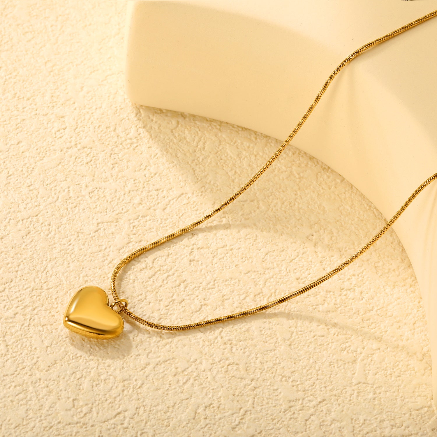 Damen Halskette mit herzförmigem Anhänger aus hochwertigem Edelstahl Shop Nory