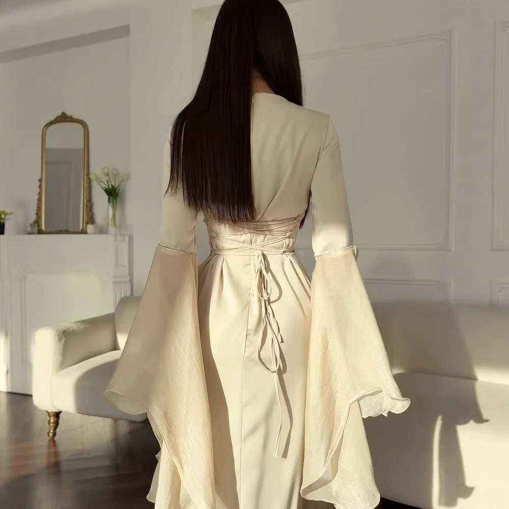 Damen Abendkleid mit Quadrat-Ausschnitt, transparenten Glockenärmeln und drapierter Taillenpartie Shop Nory