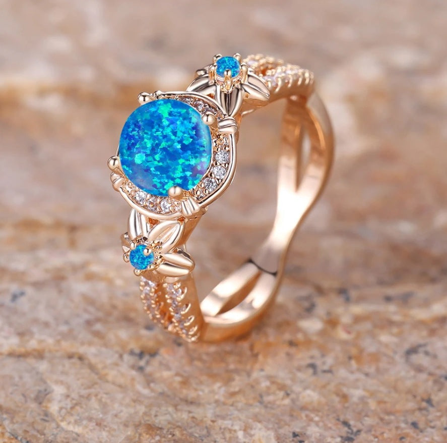 Damen Ring mit filigranem Opalmotiv und funkelnden Zirkonia Shop Nory