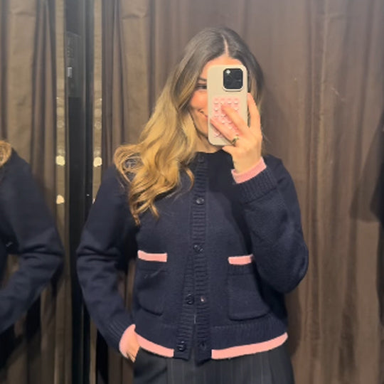 Damen Kurz geschnittene Strickjacke mit Rundhalsausschnitt, Kontrastpaspel und Knopfverschluss Shop Nory