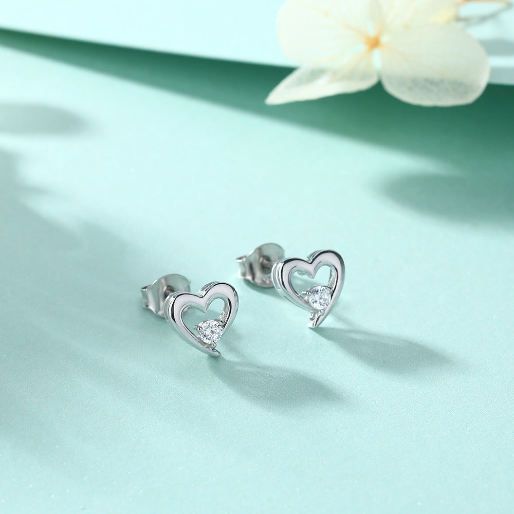 Damen Ohrringe im Herzdesign mit funkelnden Zirkonia Shop Nory