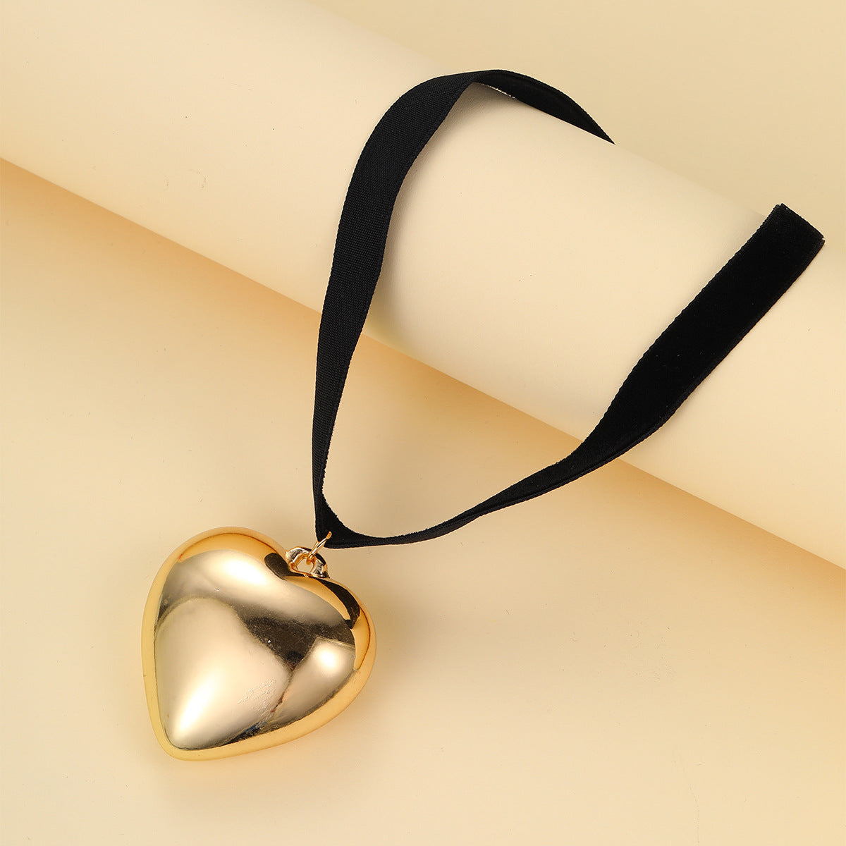 Damen Choker-Halskette mit herzförmigem Anhänger aus hochwertigem Metall Shop Nory