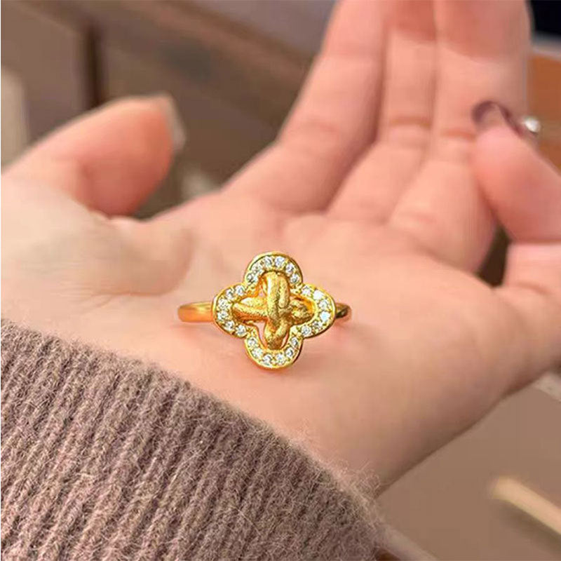 Damen Ring mit kunstvollem Blumenmotiv und funkelnden Kristallen Shop Nory
