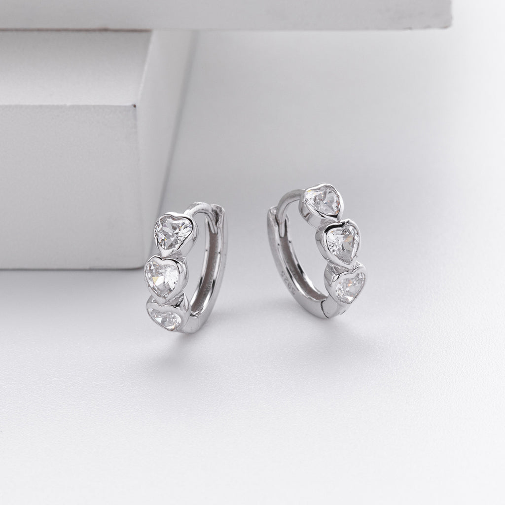 Damen Ohrstecker mit herzförmigen Zirkonsteinen aus hochwertigem 925 Sterling Silber Shop Nory