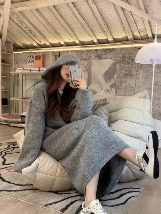 Damen Langes Kapuzen‑Strickkleid aus Wollmix mit relaxter Oversize‑Silhouette und geripptem Saum Shop Nory