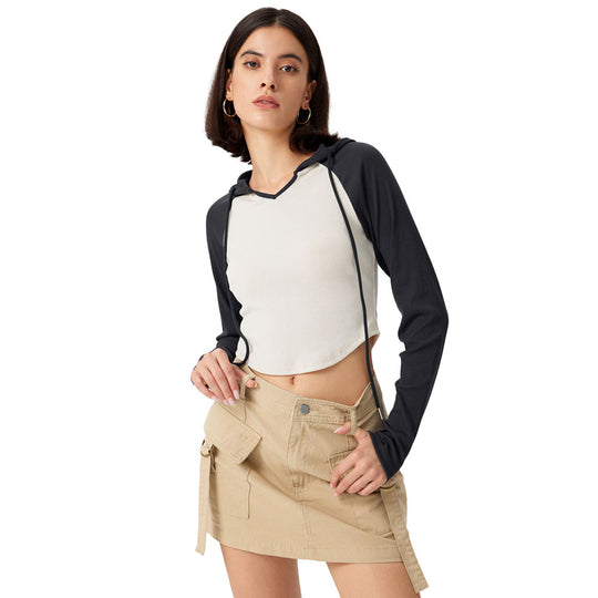 Damen Cropped Kapuzenlongsleeve mit Raglanärmeln, Daumenloch und geripptem Stretchkörper Shop Nory