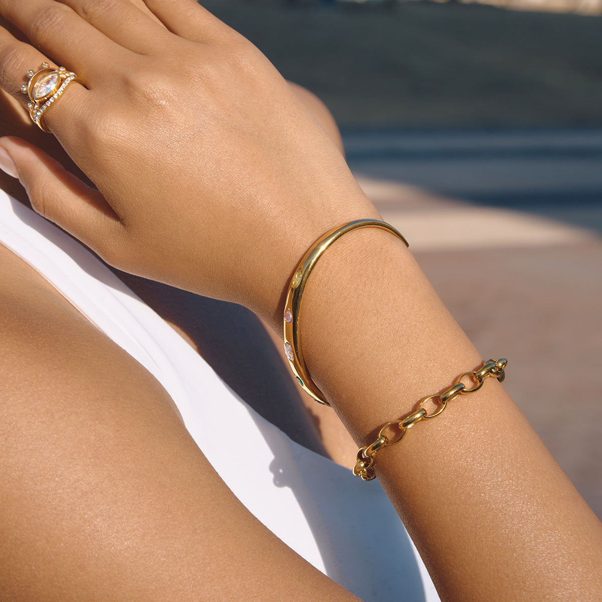 Damen Offenes Armband mit bunten Zirkonia aus hypoallergenem Edelstahl Shop Nory
