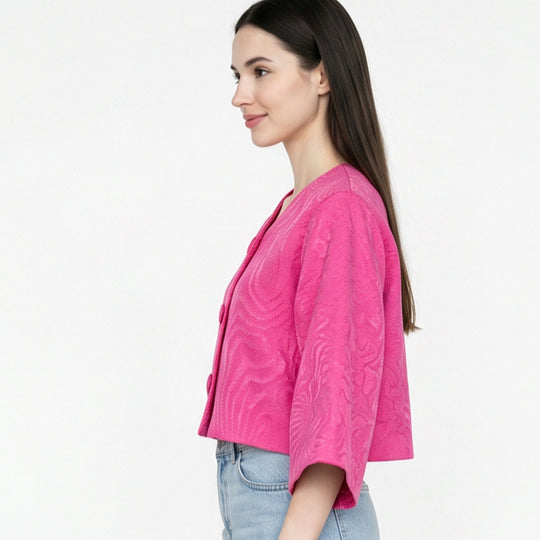 Damen Kurz geschnittene strukturierte Jacquardjacke mit Rundhalsausschnitt & großen Stoffknöpfen Shop Nory