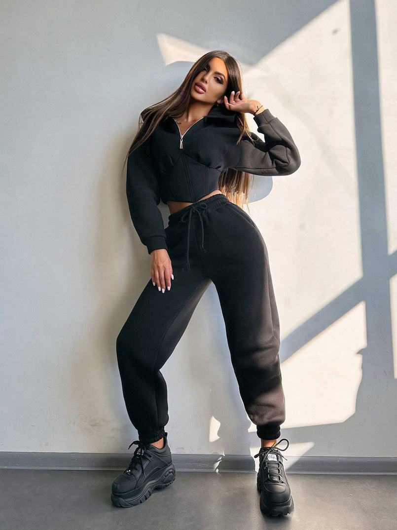 Damen Crop-Kapuzenjacke mit Korsagennaht und High-Waist Jogginghose Shop Nory