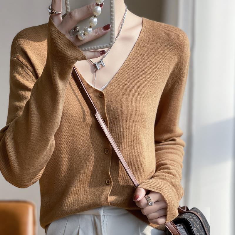 Damen Leichter V‑Ausschnitt‑Cardigan mit kastiger Silhouette und Kaschmir‑Optik Shop Nory