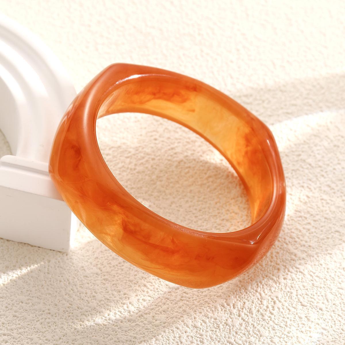 Damenarmreif aus hochwertigem Acryl mit eleganter, geschwungener Form Shop Nory