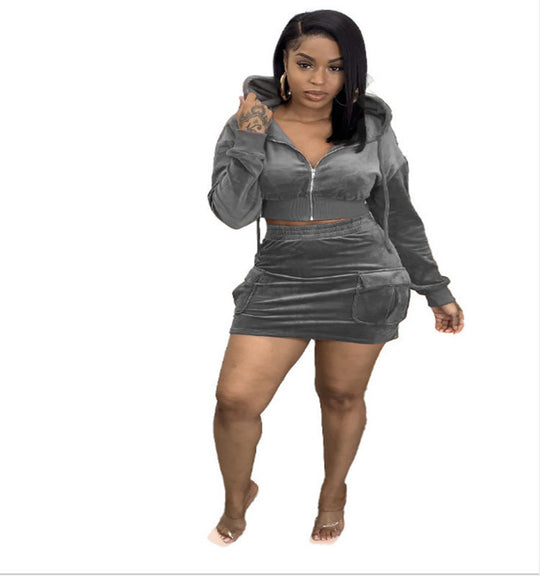 Damen Samt‑Zweiteiler mit kurzem Kapuzen‑Cropped‑Hoodie, Reißverschluss und Cargo‑Minirock Shop Nory