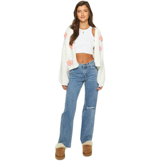 Damen Kurzer Grobstrick-Cardigan mit 3D-Blütenapplikationen und Ballonärmeln Shop Nory